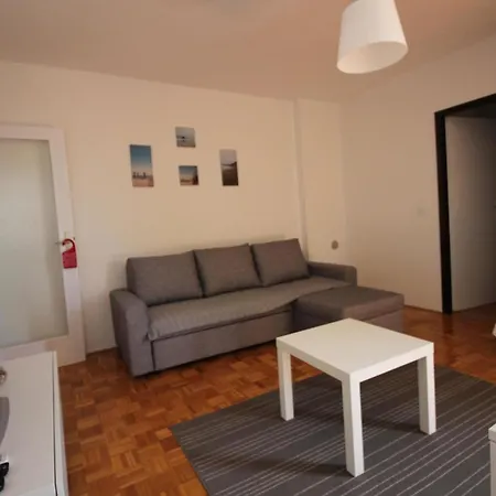 Apartment Fuer Zwei Erwachsene Und Zwei