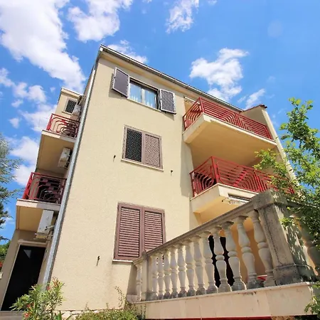Apartment Fuer Zwei Erwachsene Und Zwei *