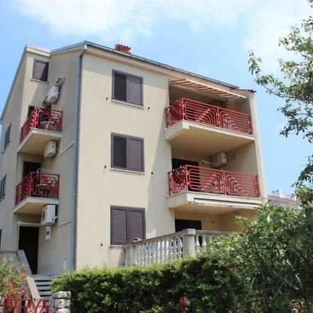 Apartment Fuer Zwei Erwachsene Und Zwei *